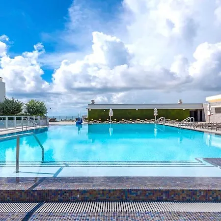 5 Beachfront Resort Rooftop Pool Hollywood Beach Broadwalk